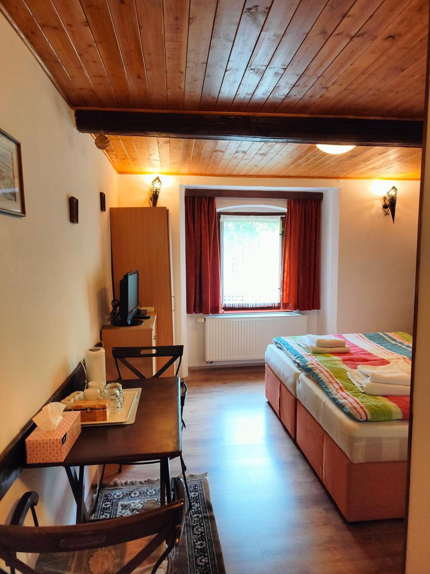Bed And Breakfast Tvrz Velka Bukovina Exterior photo